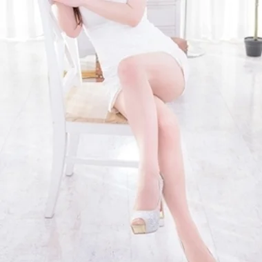 『　真奈・まな　』E>の写真