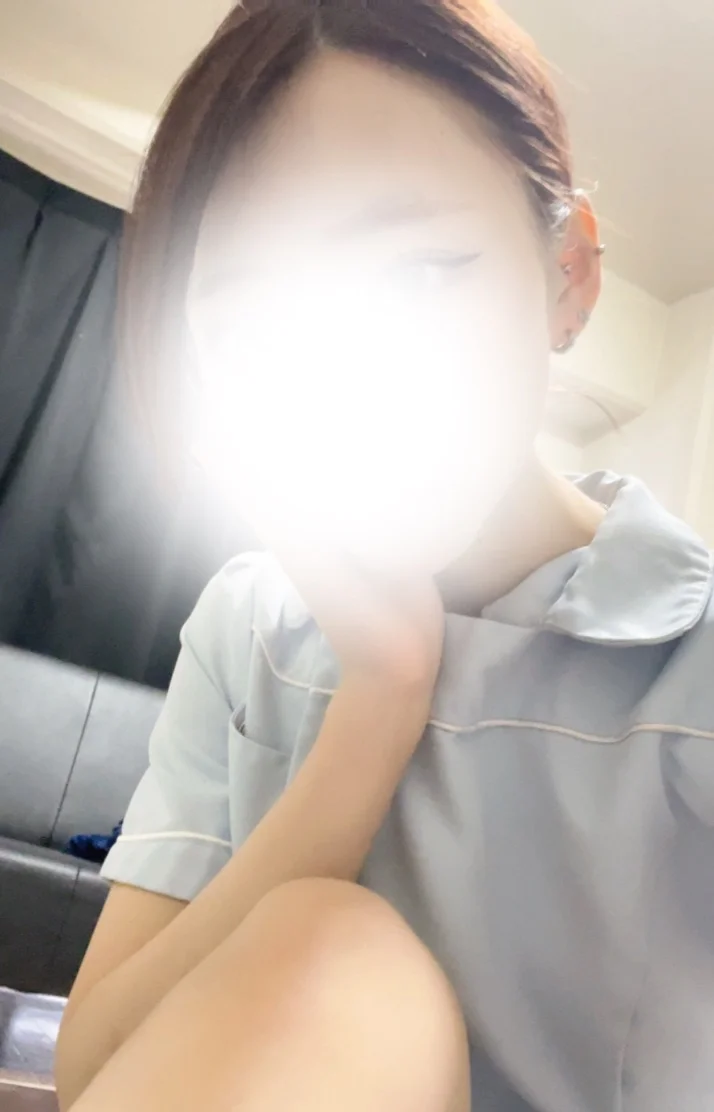 明日　23日14時〜22時出勤します❤️