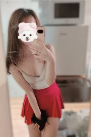 篠田ひなみ