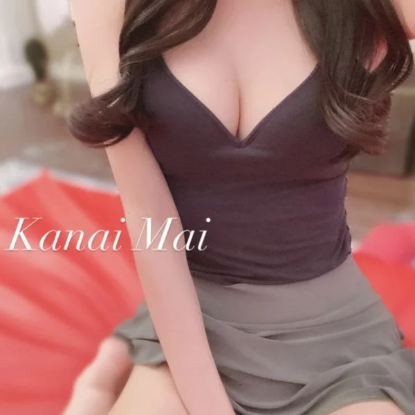 金井まい