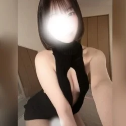 笑顔が素敵な黒髪ストレートの可愛い子【...