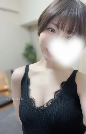綾乃れい