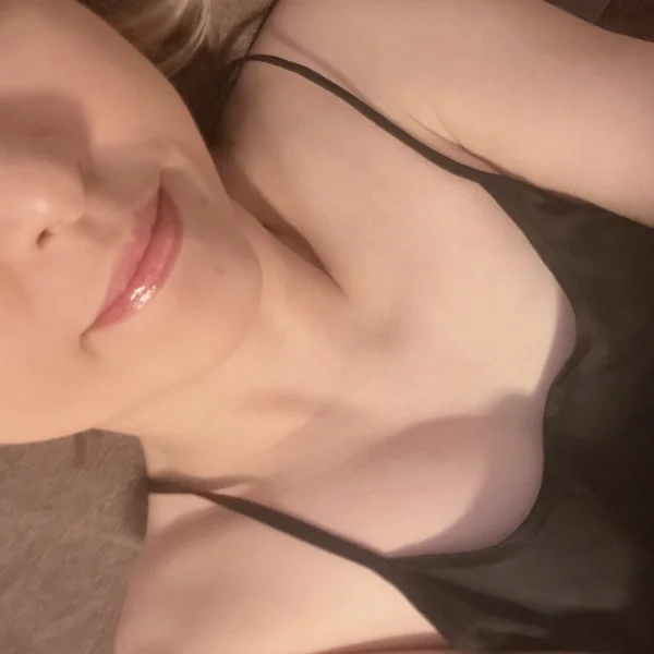 本日10時〜18時で出勤してます♡
