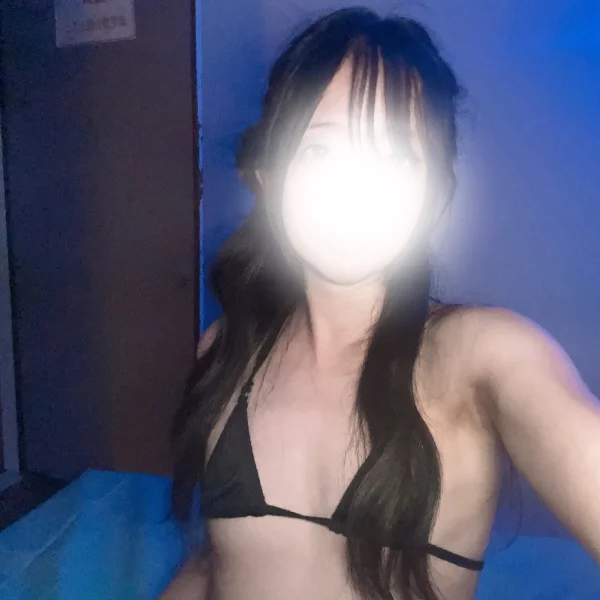 今日も出勤してるよ👙