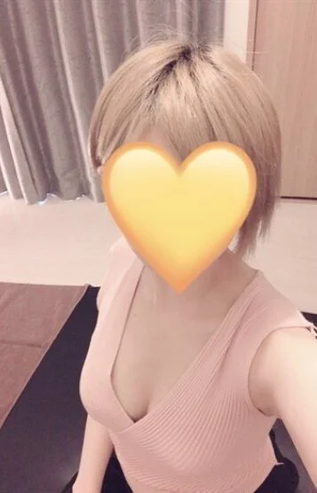 つきな