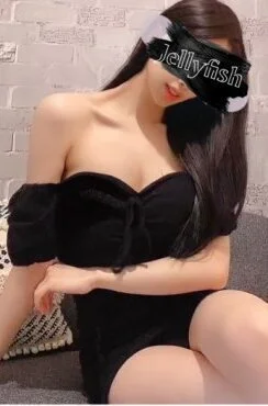 綾波レイラ