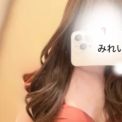 新人みれい