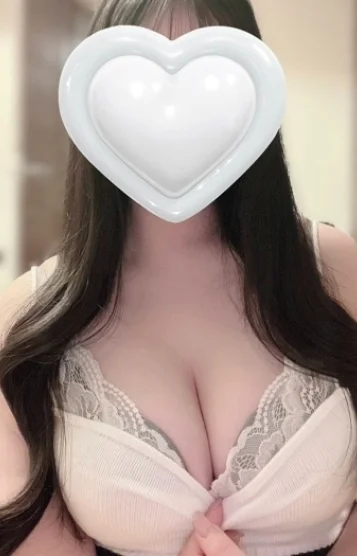 由奈ななみ
