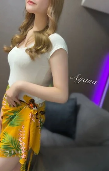 白石アヤナ