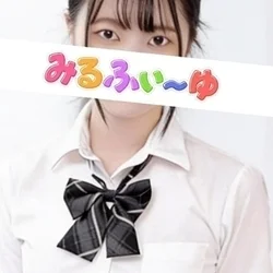 望月ゆずは