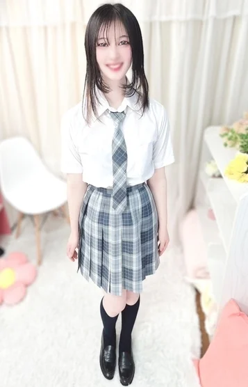 百﨑うらら