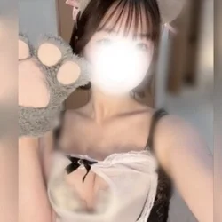 猫耳＆ミニメイド服＆萌えニーハイでお出...