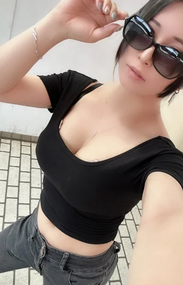 女優青山ネル（NH)