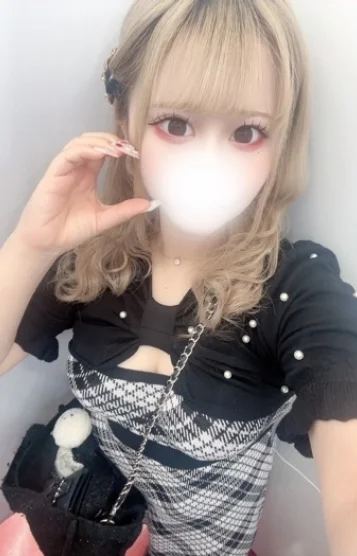 小鳥遊もえ