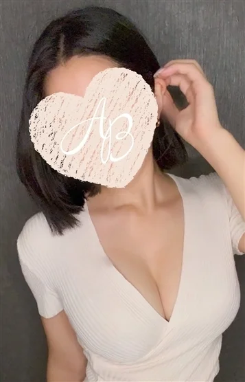 つきな