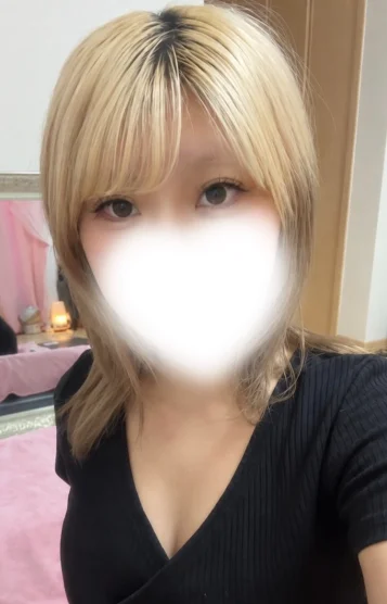 茜