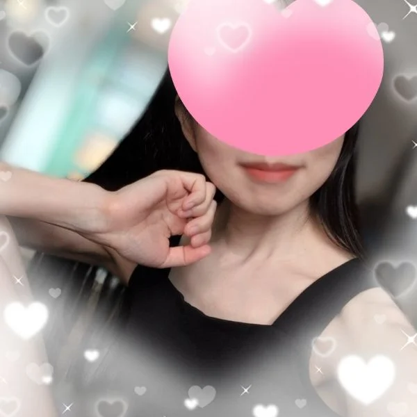 金曜日✨出勤します❣️11ー17時迄お待ちしております🥰