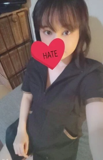 新人えれな