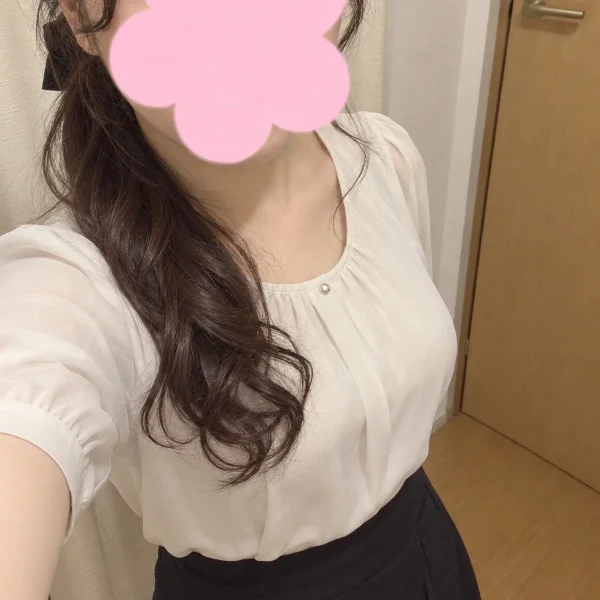 本日22時まで出勤してます。