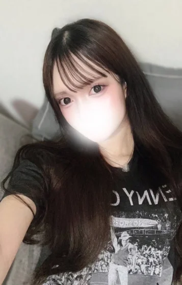 綾咲 かれん