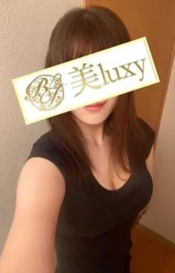雛形きこ