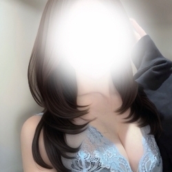 明日11/4はまりんさんが出勤！要チェ...