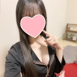 ひなさん【小柄な容姿と愛嬌抜群の笑顔に...