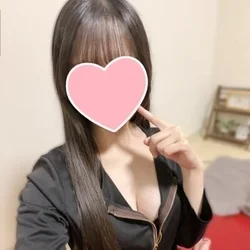 ひなさん【小柄な容姿と愛嬌抜群の笑顔に...