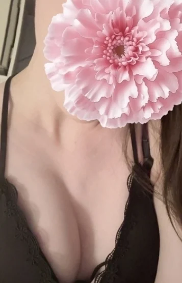 湊咲りりな