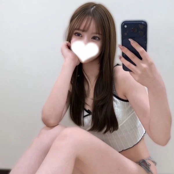 出勤前にネイル変えに行くんだ💅💛  🍑のおにゅーの可愛