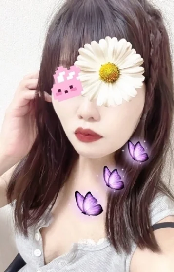小室ゆりあ