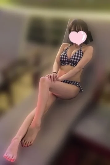 綾崎 ねこ