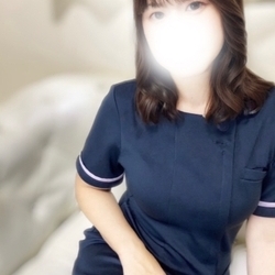 明日11/4は月乃 しずくさんが出勤！...