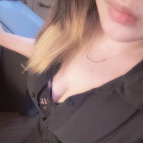 本日12:00-19:00出勤♪