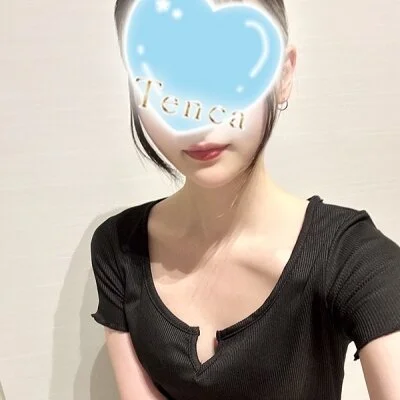 「ここちゃん」この可愛さはズルい♡小柄な人気美女に夢中になる