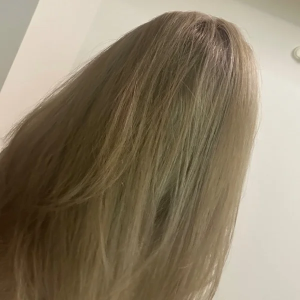 髪色