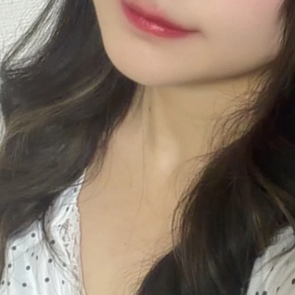 おはようございます(  . .)