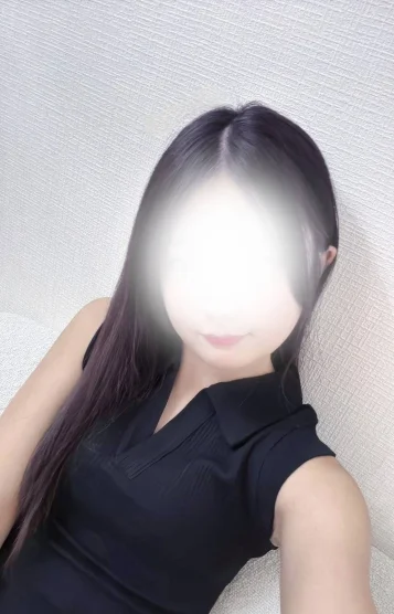 新人りさ