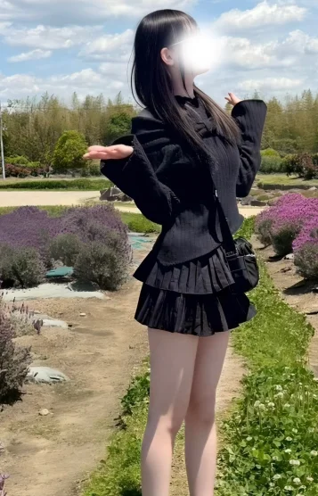 皇しほ