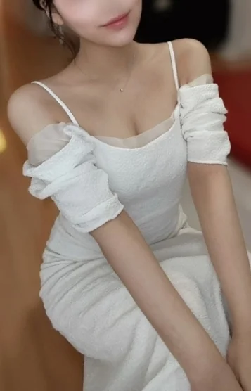  咲月かりな
