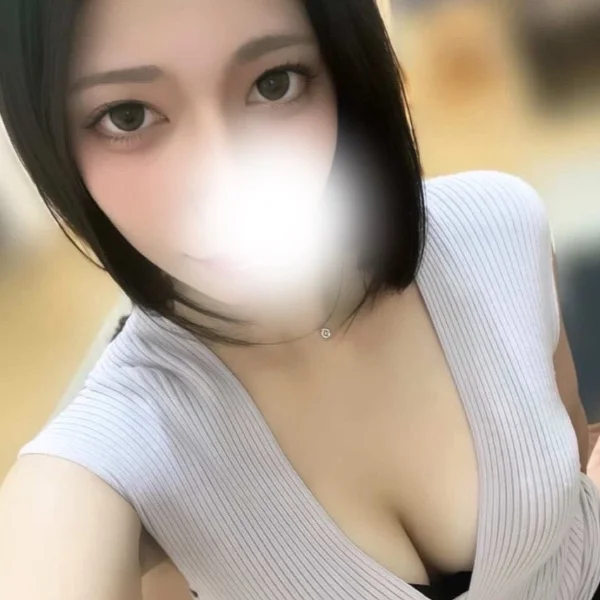 明日21:30〜3：00まで出勤してます♪