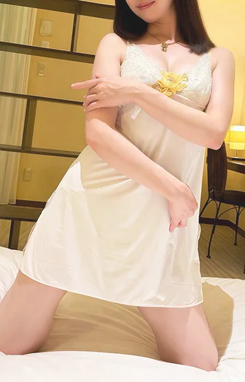 しおり 正統派美人