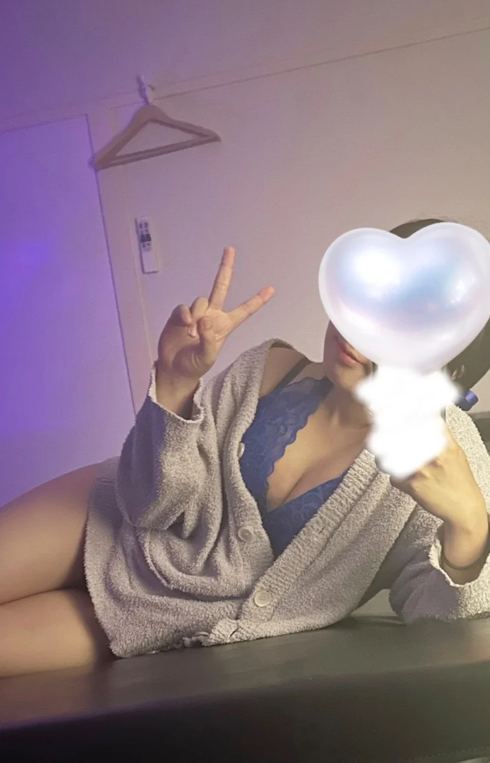 明日は14時〜います❣️