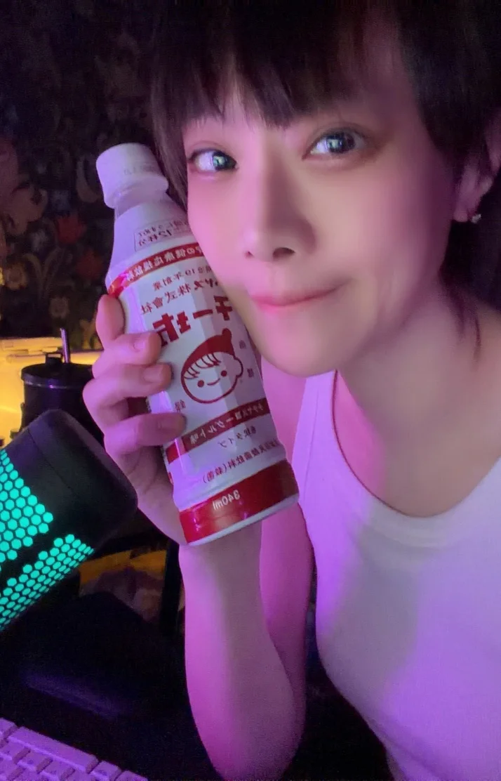 明日はメガネっ娘出勤?!