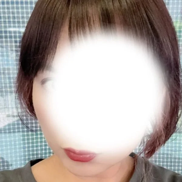 髪の毛を少し切りました😊