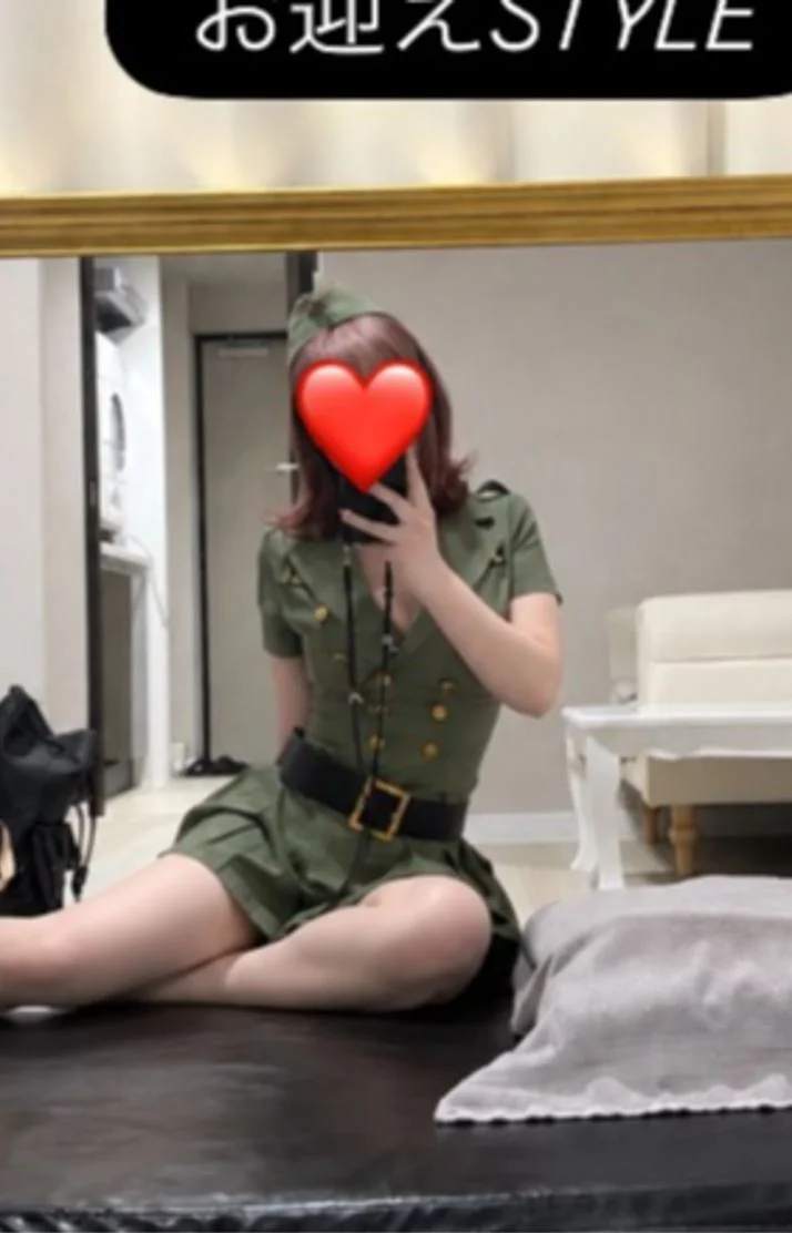パンツ見えそうなミニスカで