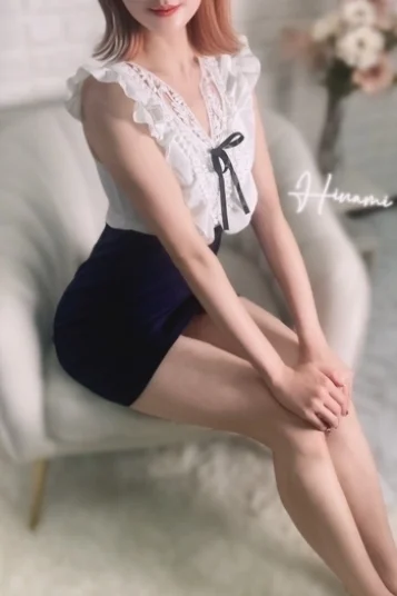夏川ひなみ