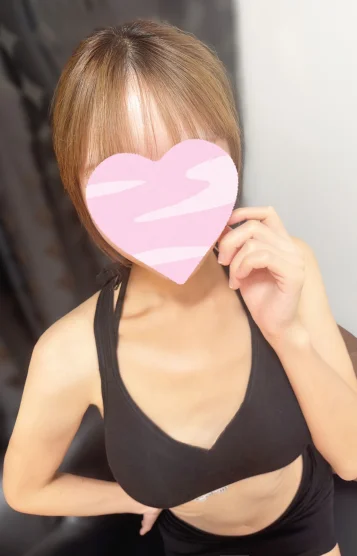 新人 ももな