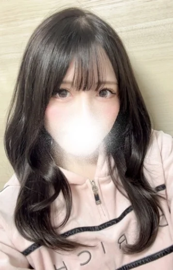 つきな