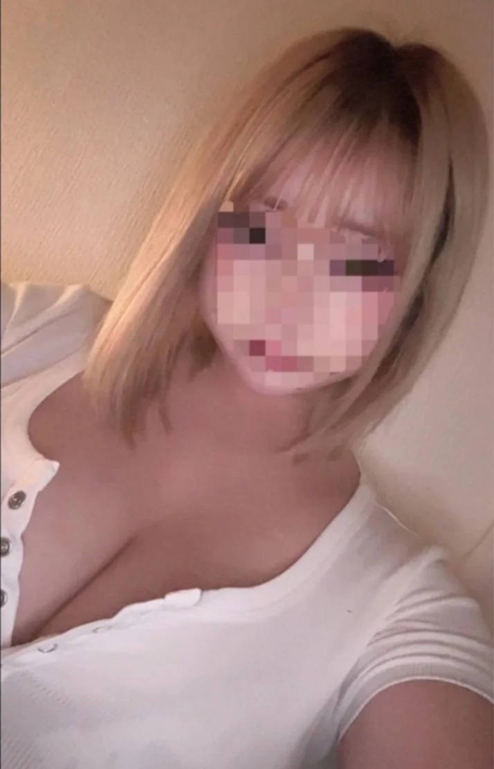 明日10/23も夕方から出勤します♡♡